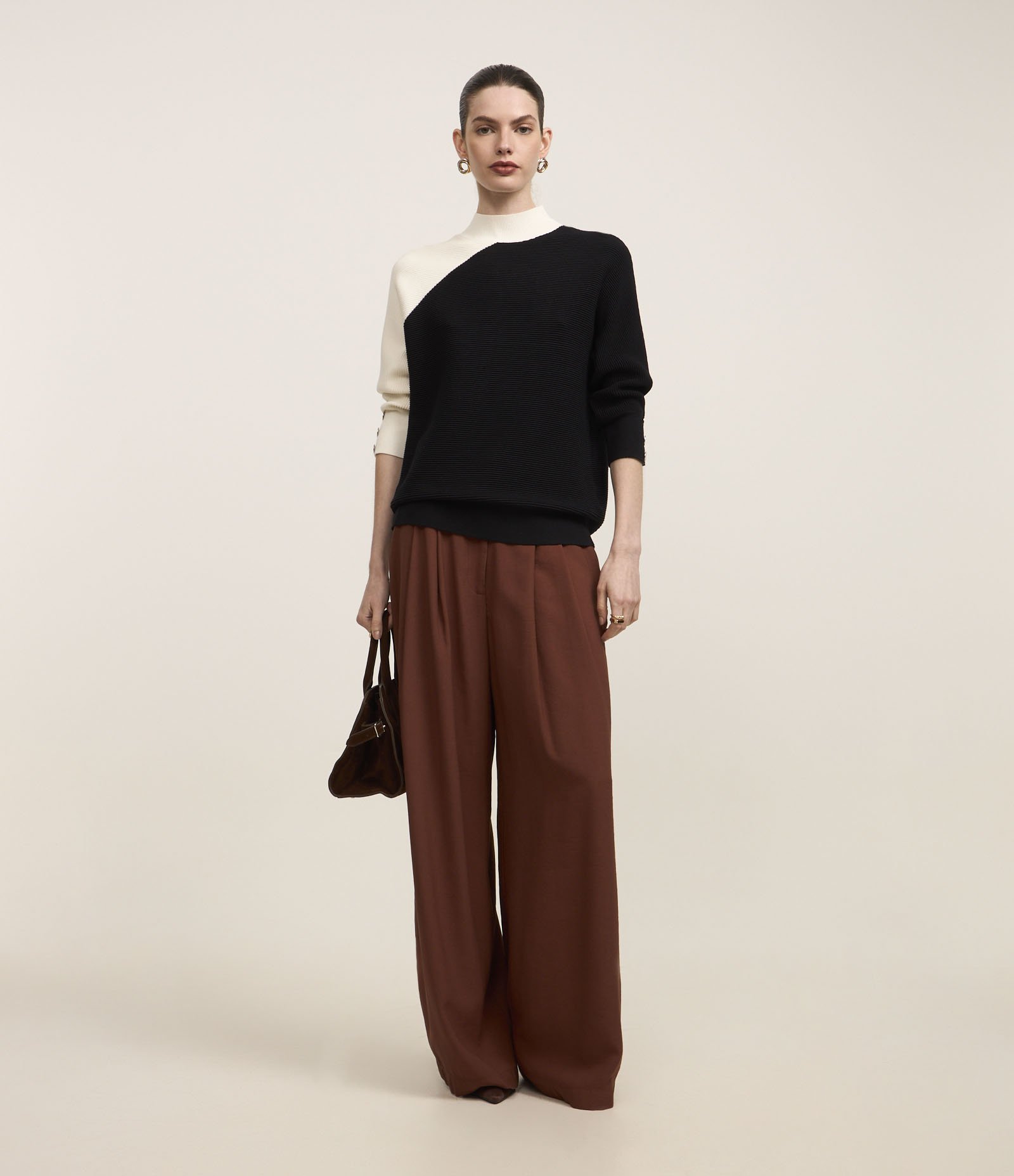 Suéter em Viscose com Botões no Punho Preto/ Branco 2
