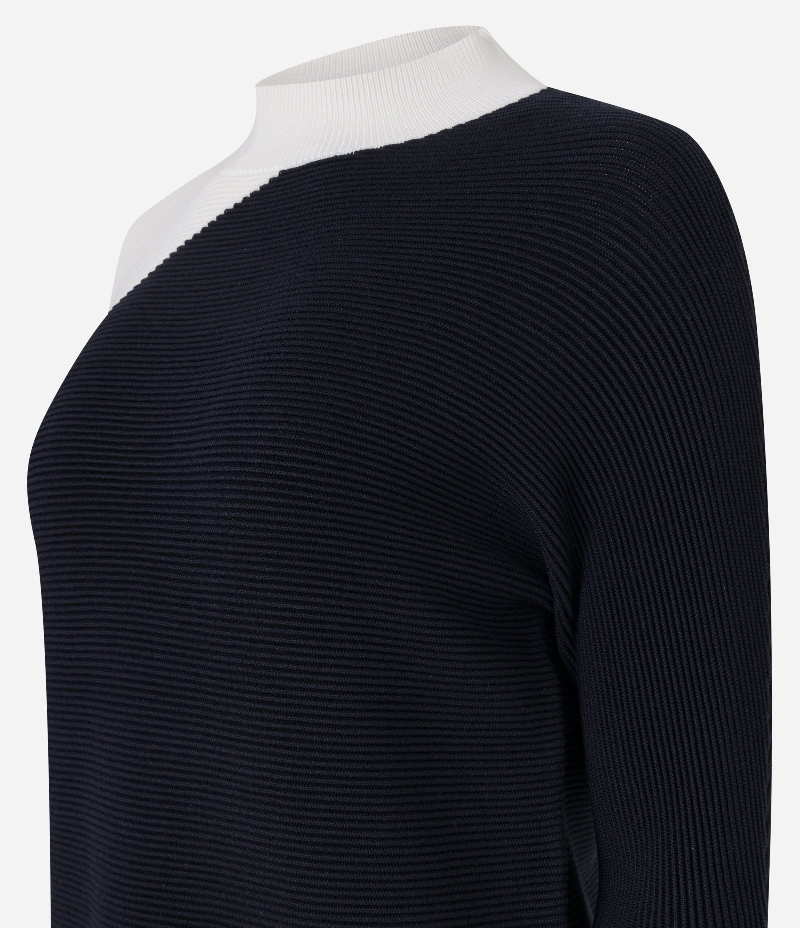 Suéter em Viscose com Botões no Punho Preto/ Branco 6