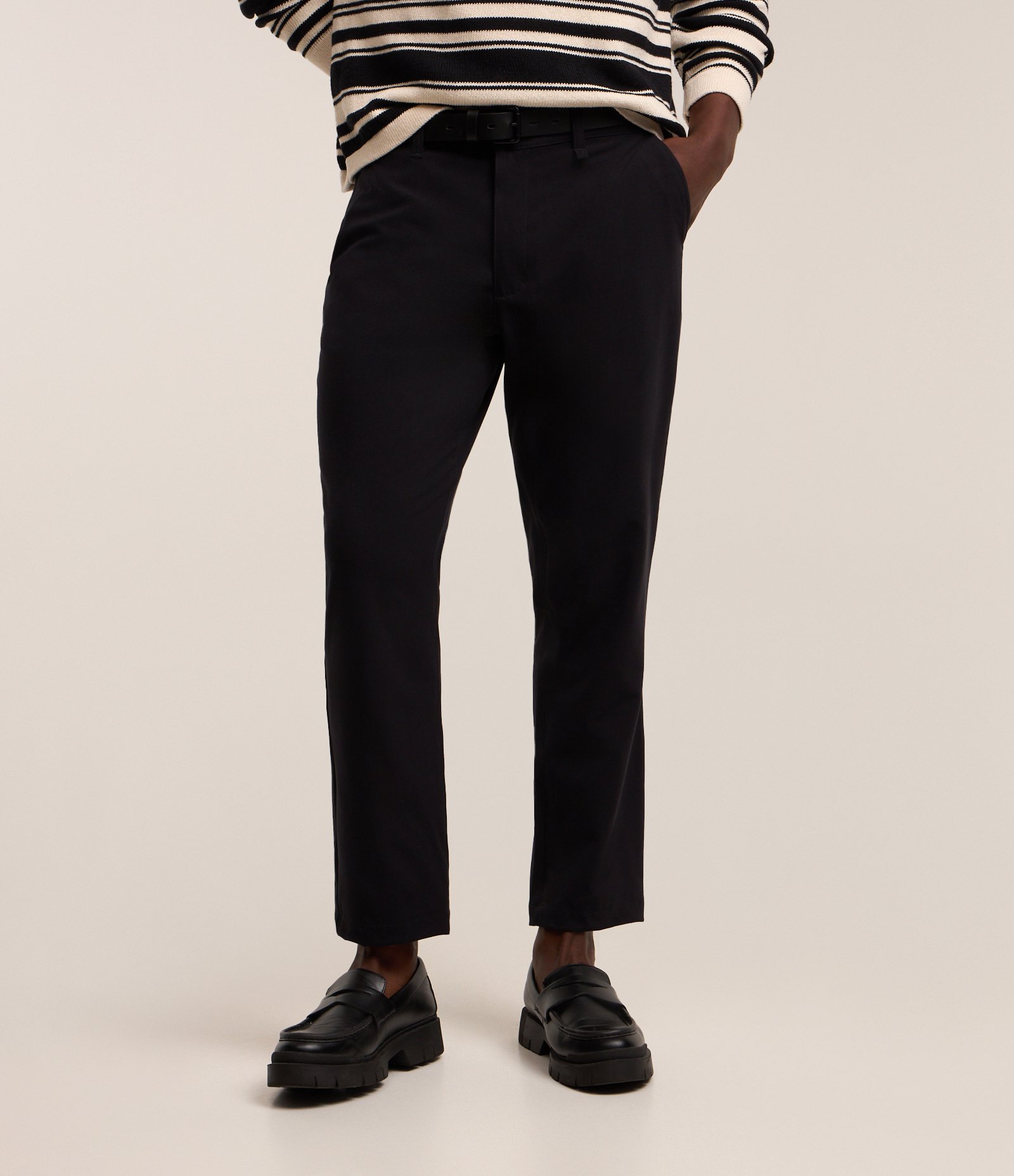Calça Básica Slim Cropped Alfaiatada com Elastano Preto 1