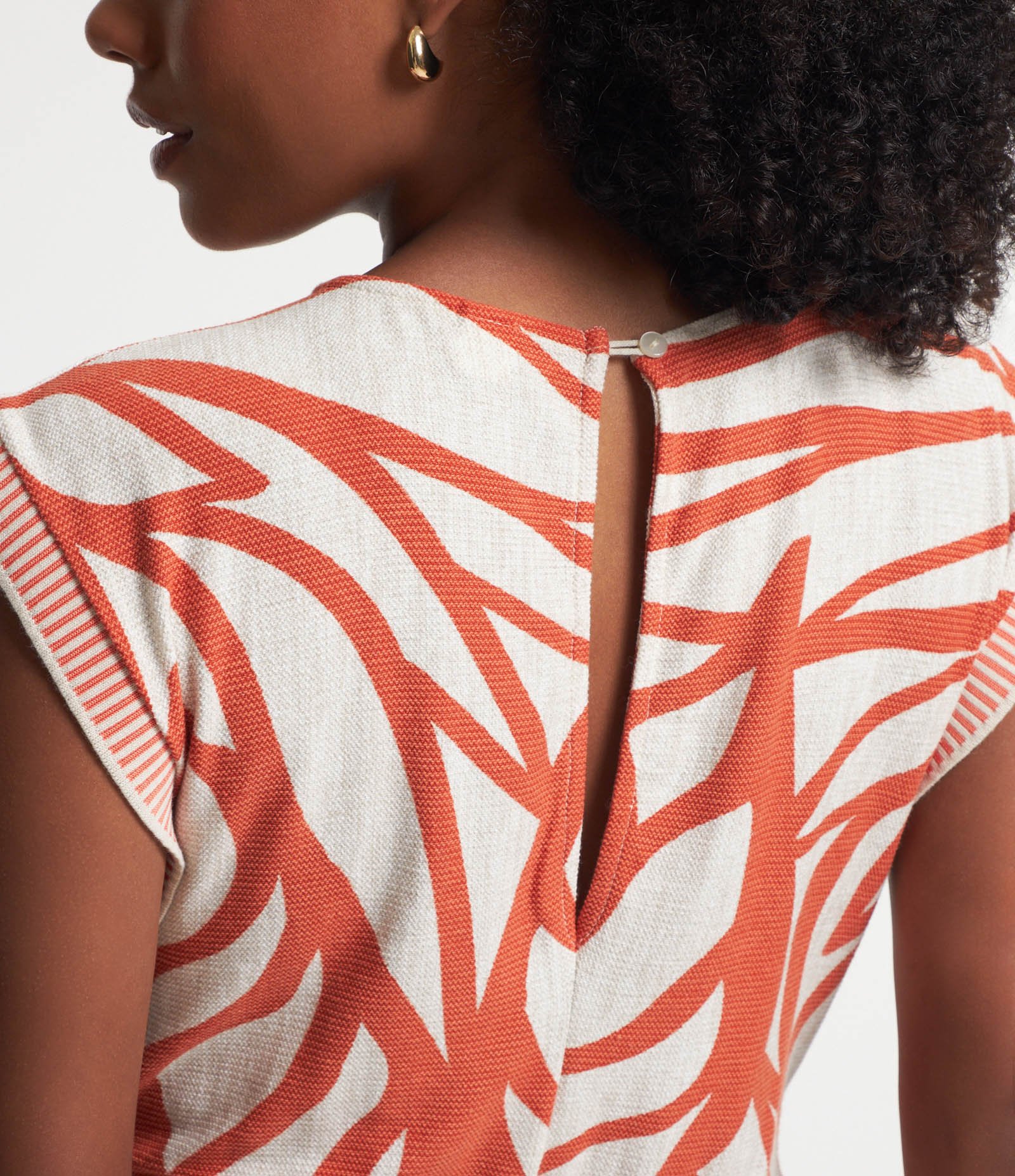 Macacão em Viscose com Estampa Folhagem Contrastante Laranja/ Branco 6