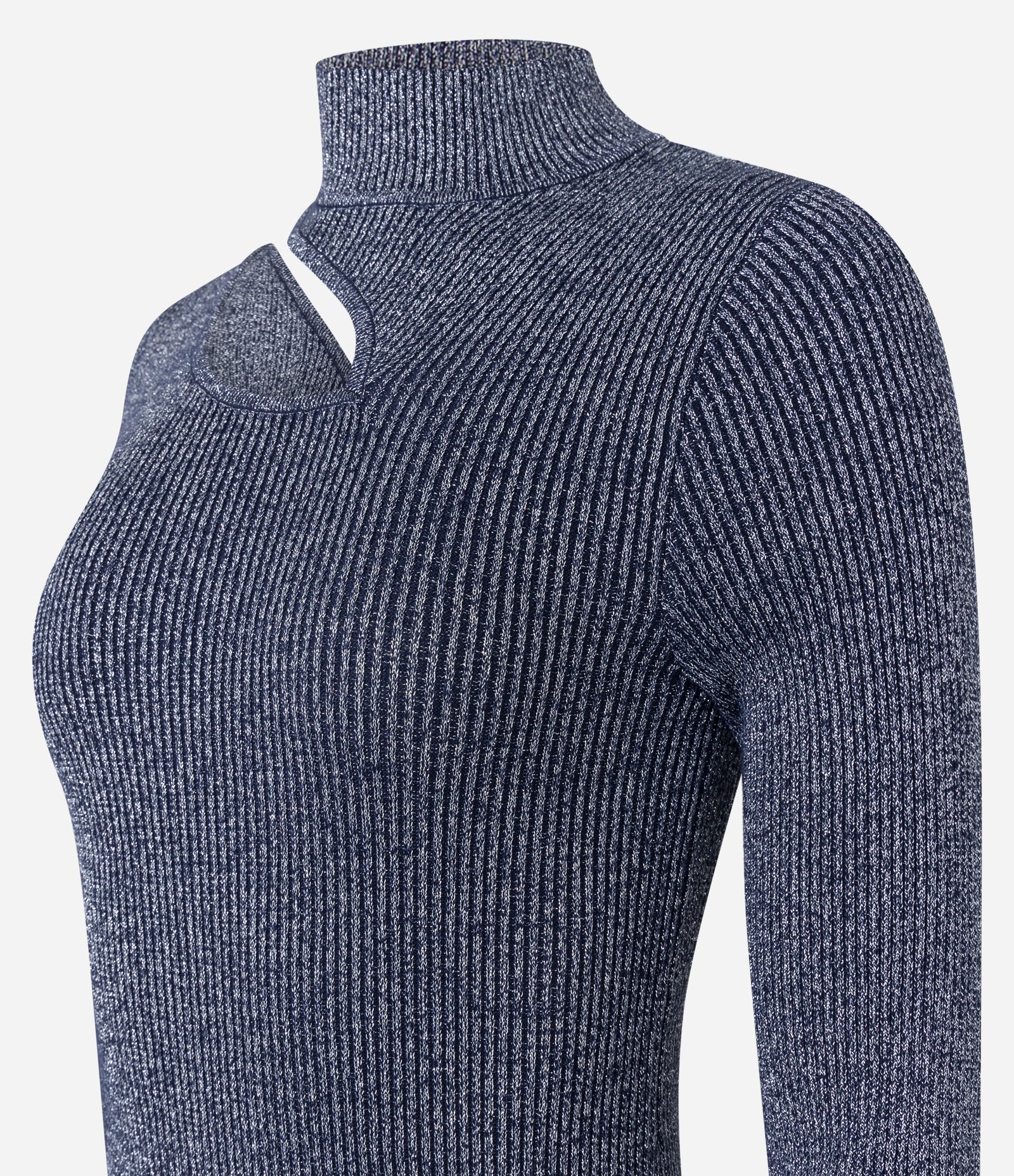 Vestido Midi em Viscose com Recorte Vazado e Detalhe em Fio Metalizado Cinza 7