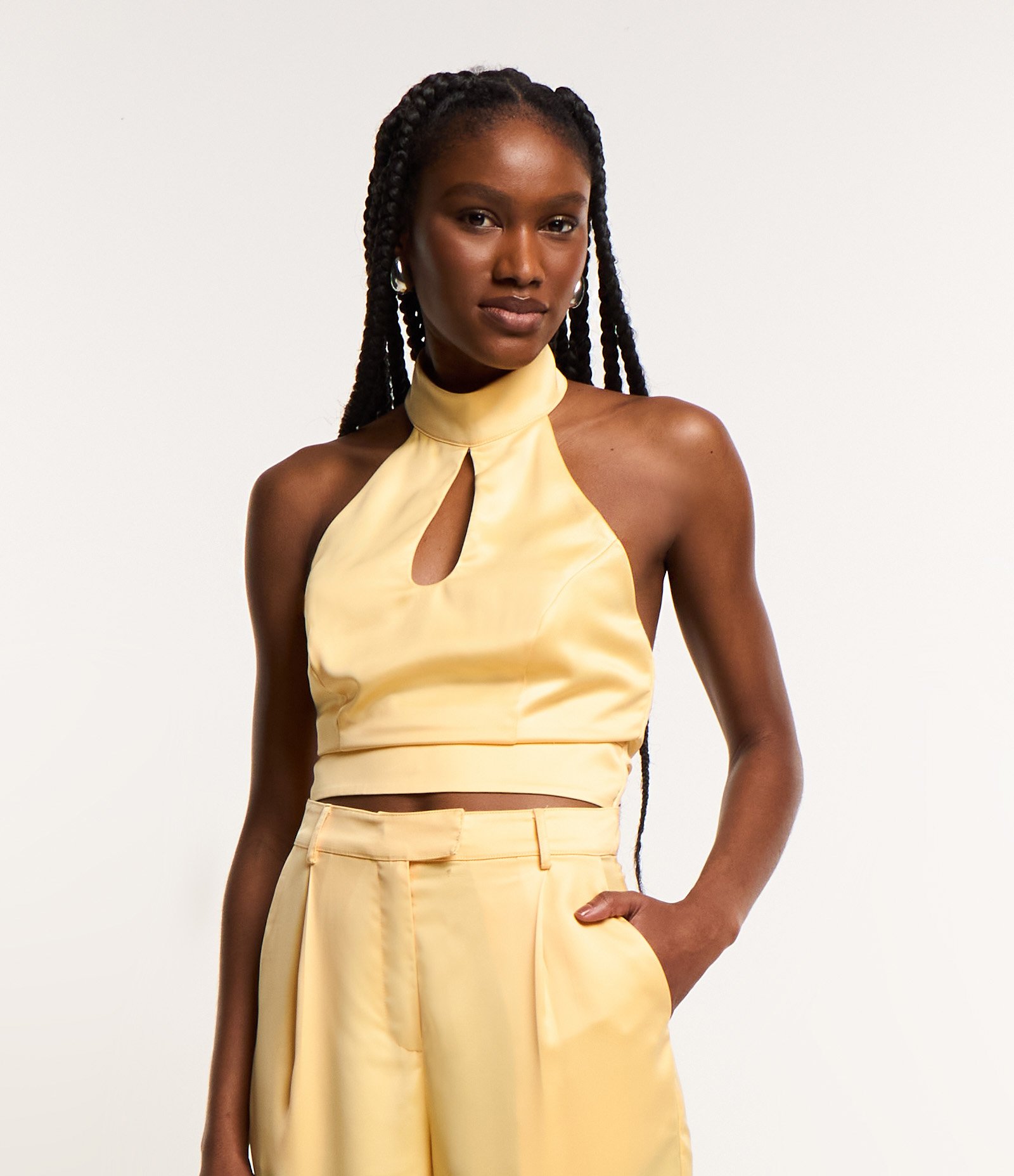 <em>Cropped</em> amarelo manteiga, da Renner 