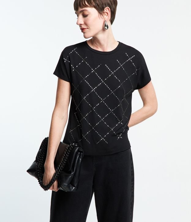 Blusa em Viscose com Bordado de Losangos em Pedraria Preto 1