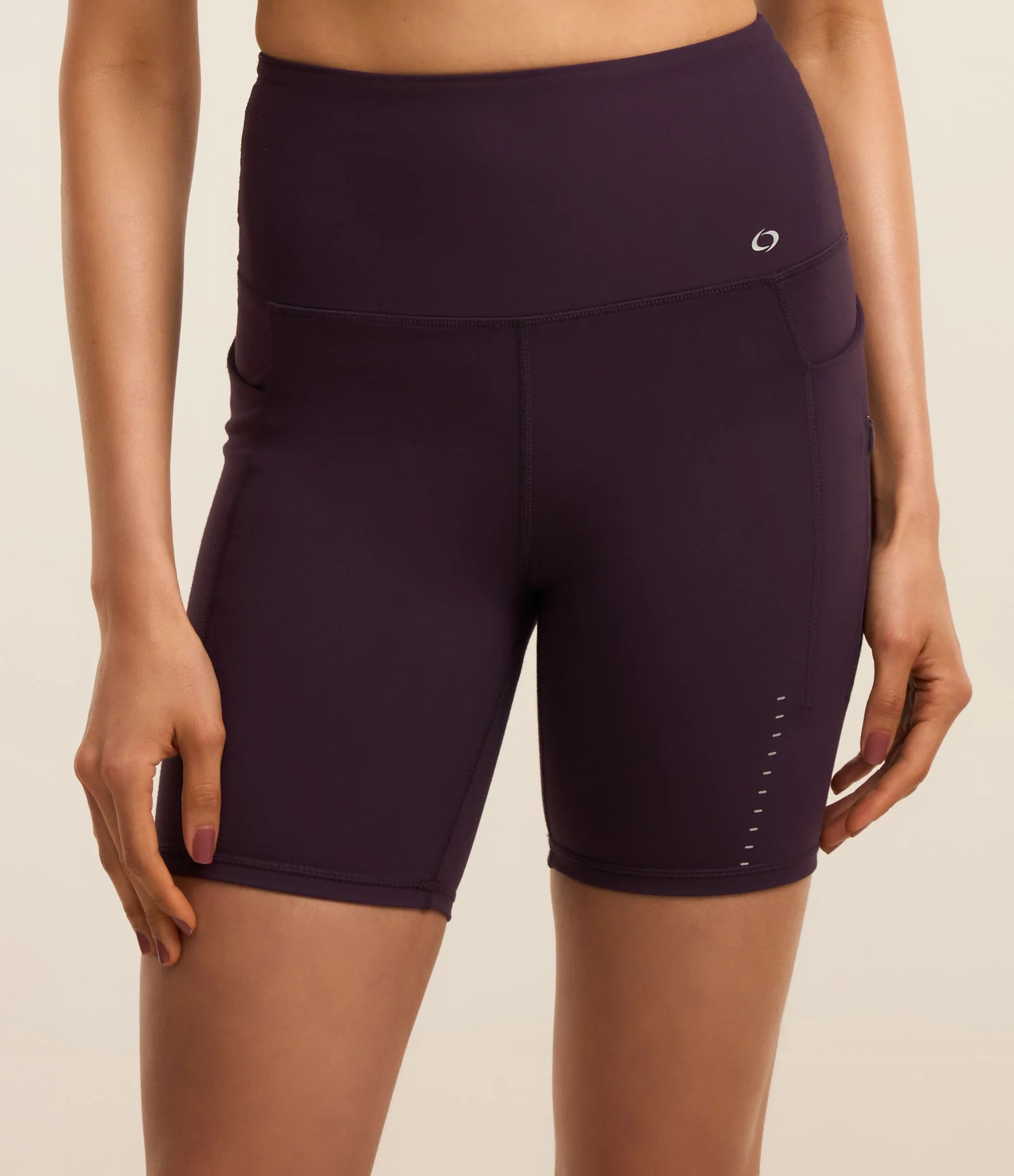 Bermuda Esportiva em Microfibra com Bolsos e Detalhes Refletivo Nightshade 2