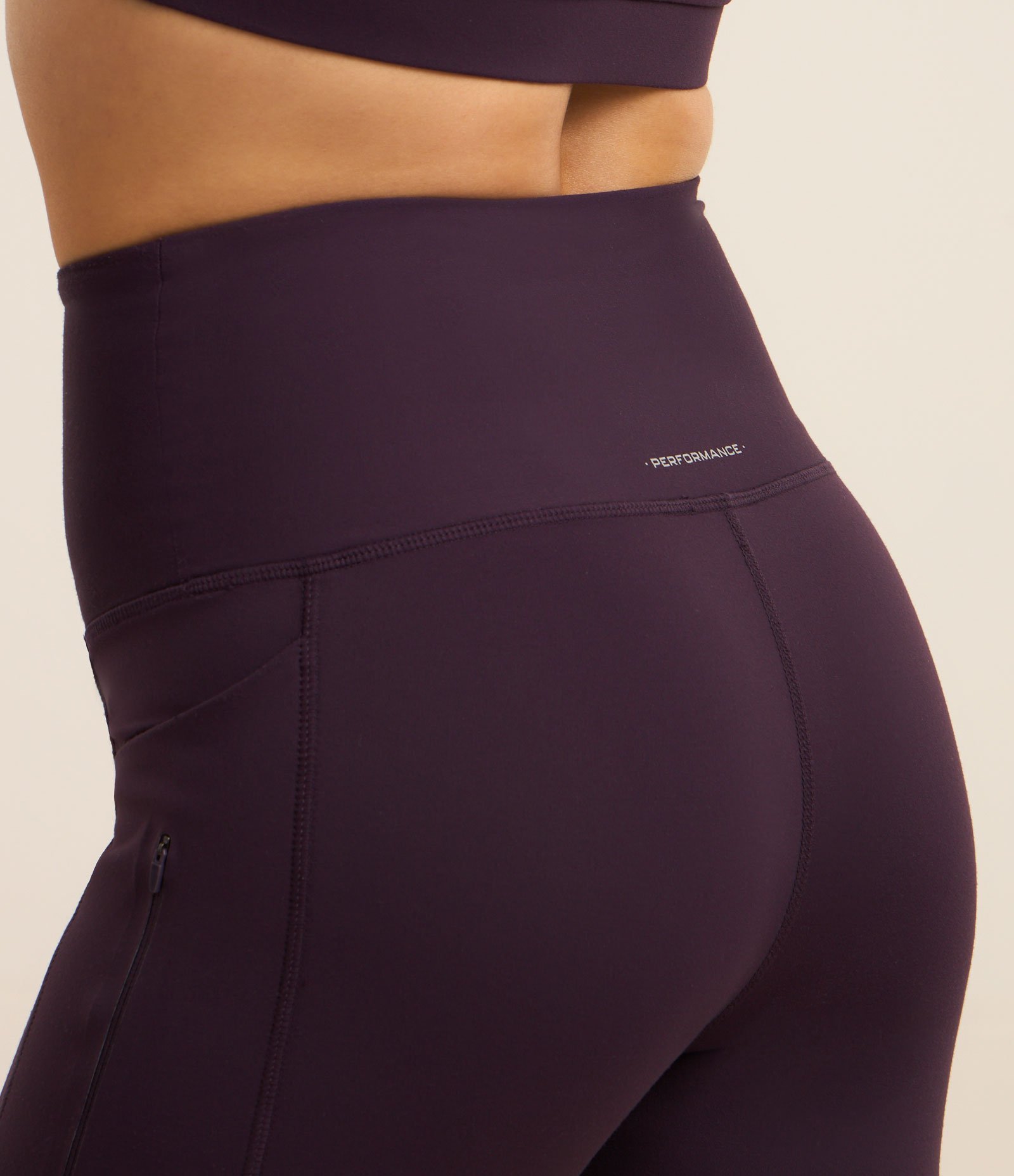 Bermuda Esportiva em Microfibra com Bolsos e Detalhes Refletivo Nightshade 4