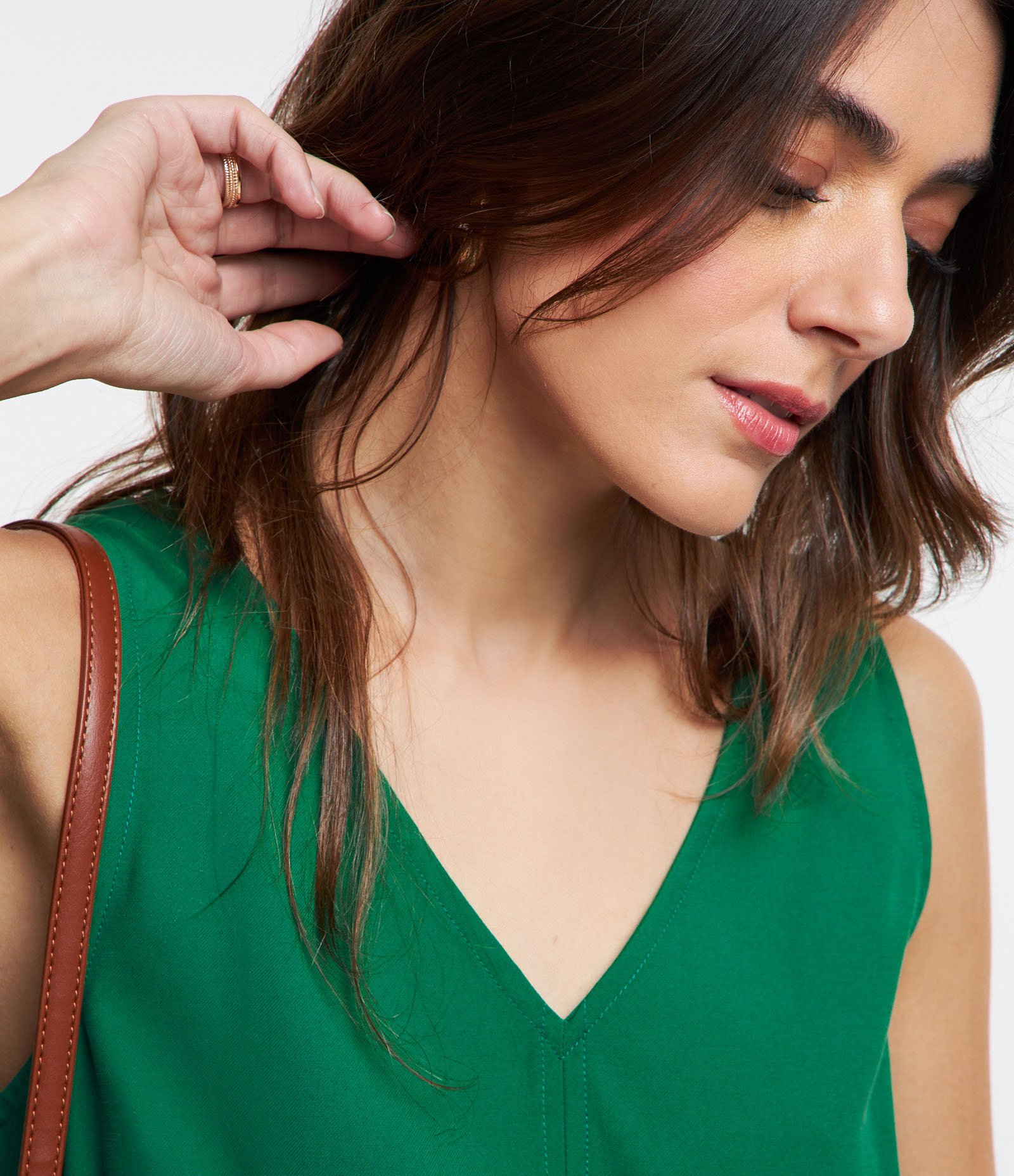 Blusa em Viscose com Decote V e Efeito Sarjado Verde 3