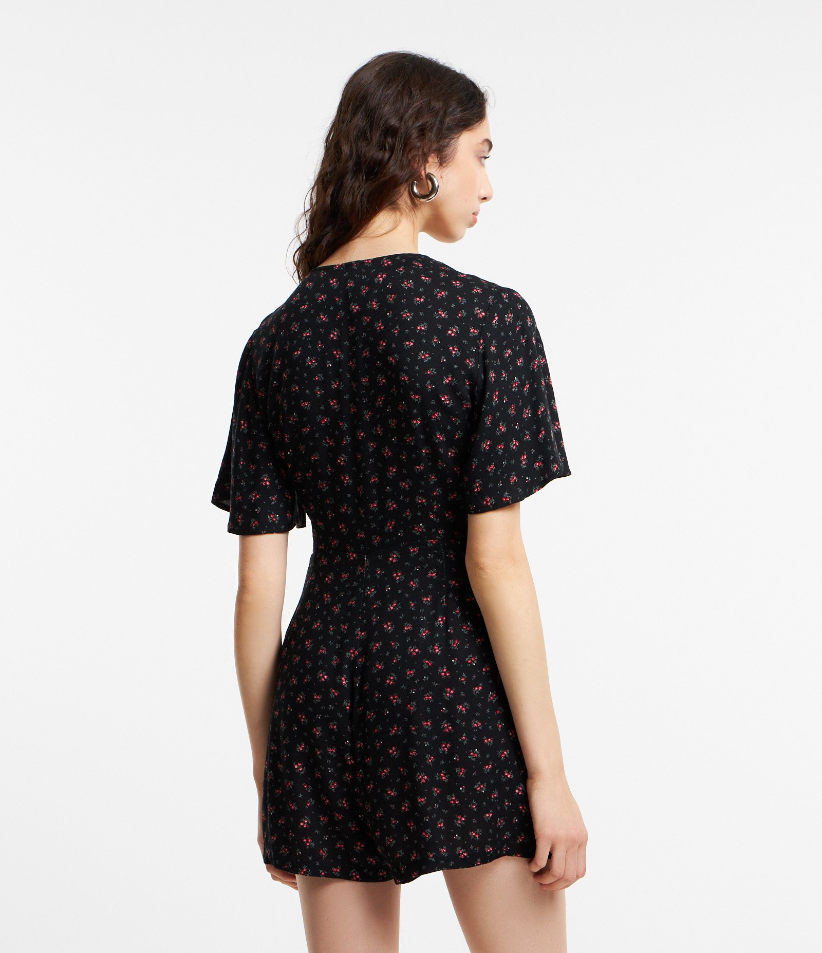 Macaquinho em Viscose Floral Liberty com Amarração Lateral Preto 3