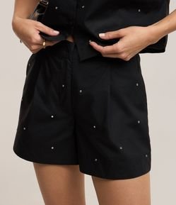 Short em Tricoline com Pregas e Aplicação de Strass