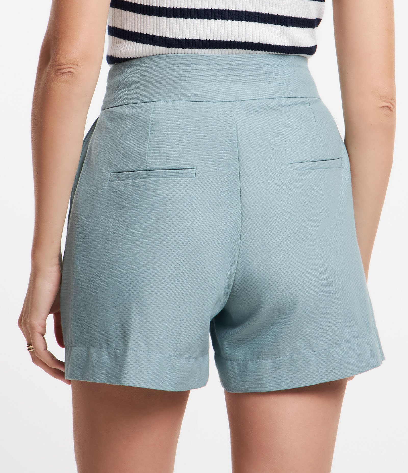 Short em Tricoline com Cós Alfaiatado e Fivela para Fechamento Azul 4