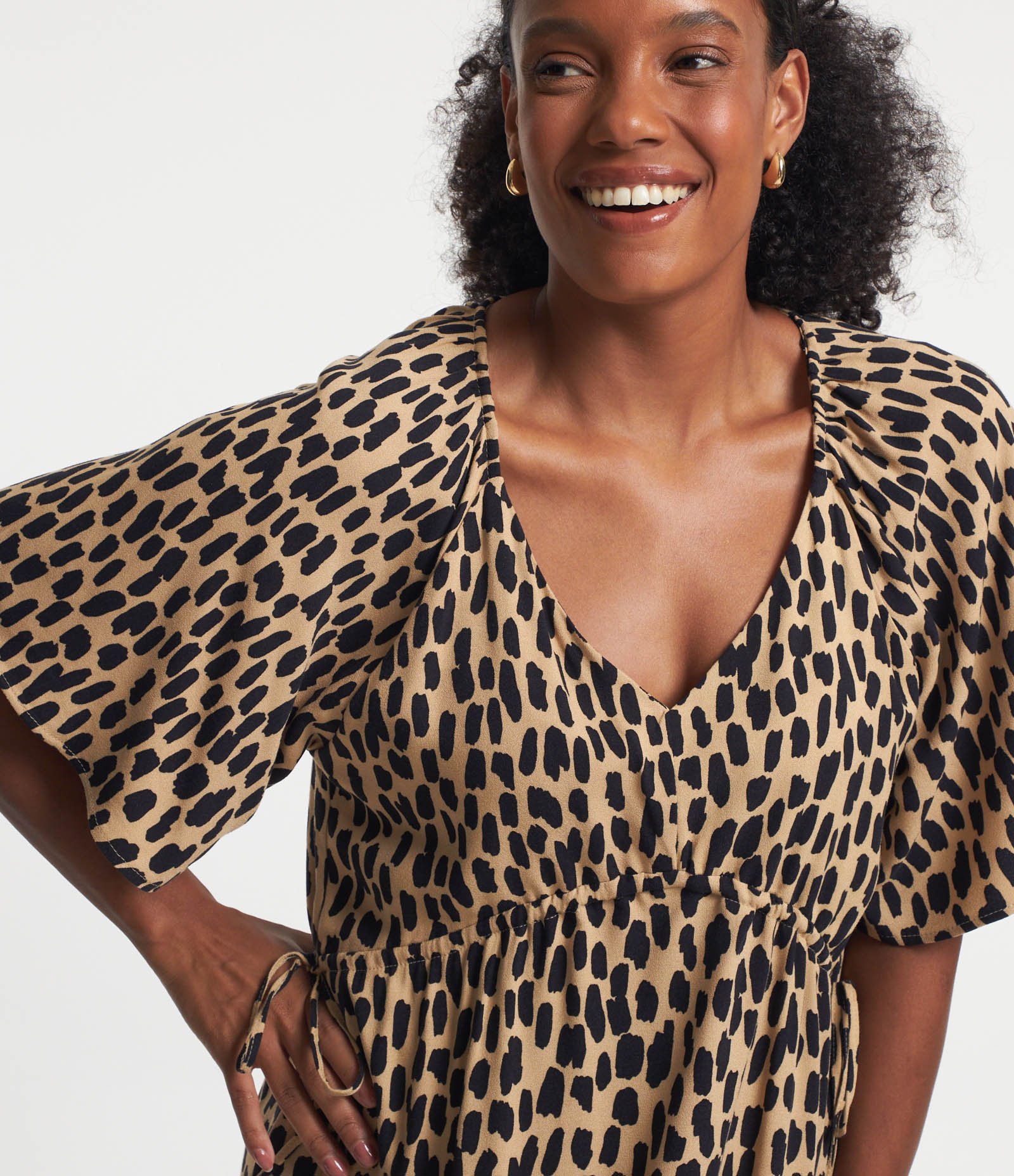 Vestido Midi em Viscose com Amarração Lateral e Estampa Animal Print Onça Bege 3