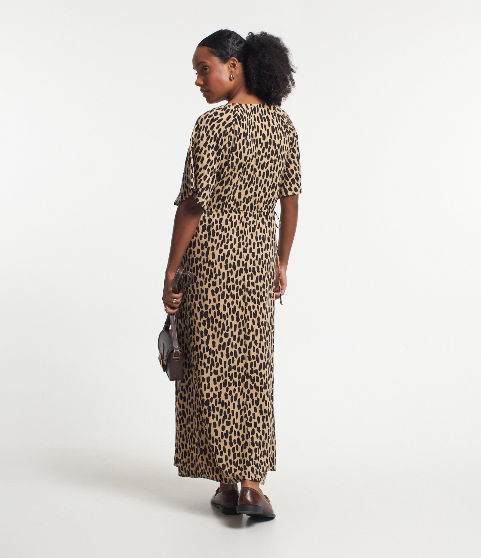 Vestido Midi em Viscose com Amarração Lateral e Estampa Animal Print Onça Bege 4