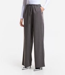 Calça Reta em Viscose com Cós Elástico e Bolso Faca