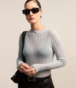 Blusa em Viscose Canelada e Leve Transparência