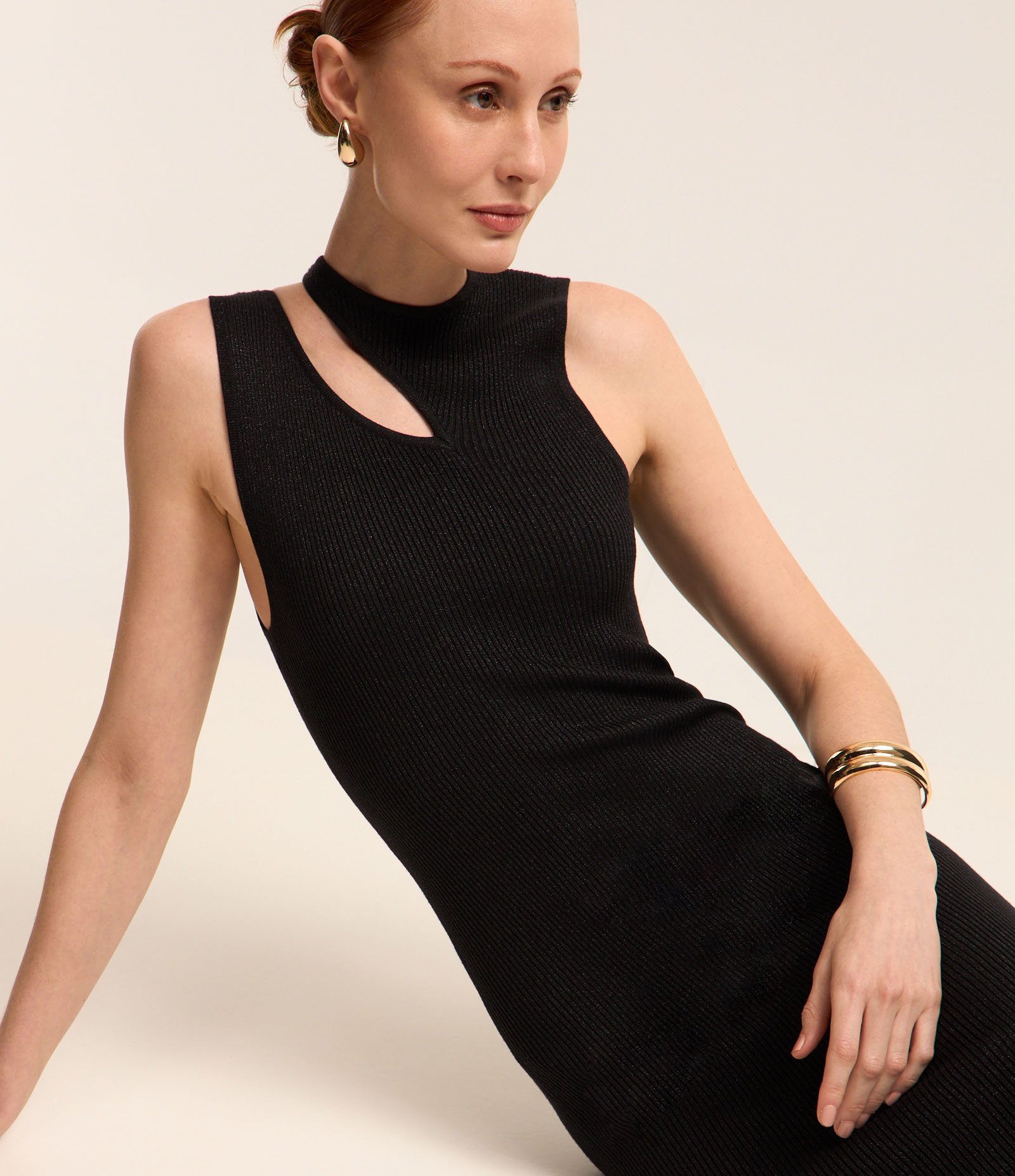 Vestido Midi em Viscose com Recorte Vazado e Fio Metalizado Preto 7