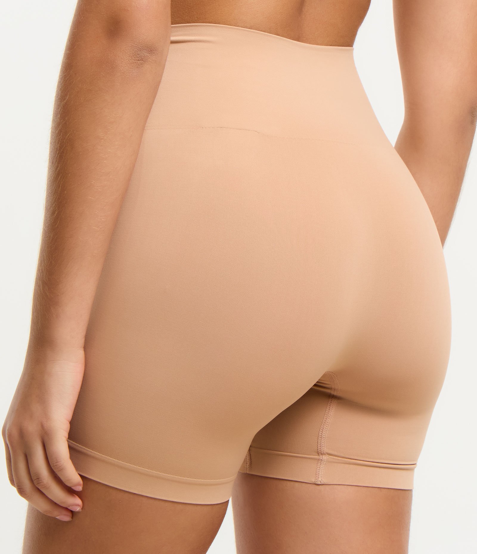 Bermuda Lingerie em Poliamida Seamless Bege 4