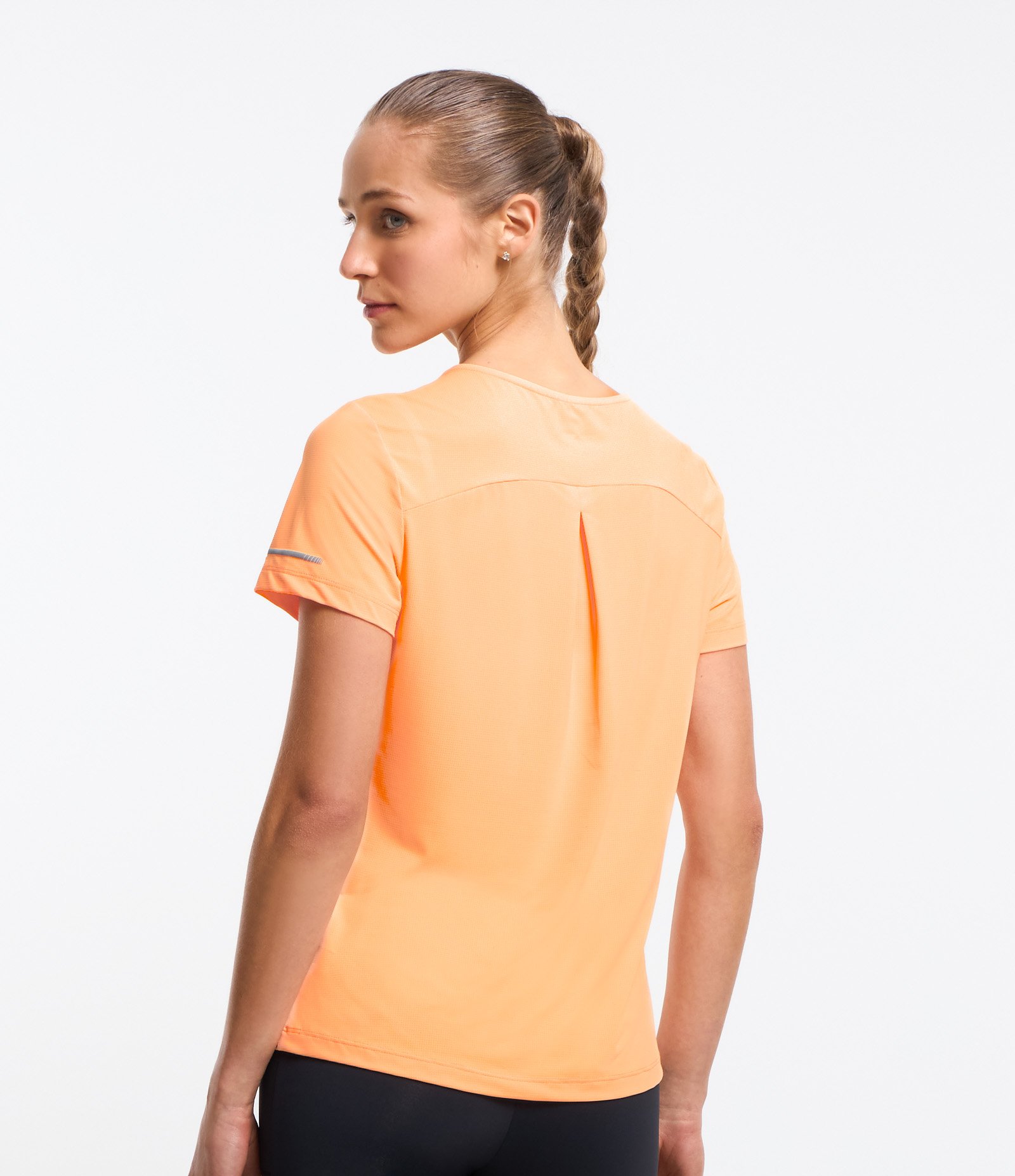 Camiseta Esportiva Regular Texturizada com Detalhe Refletivo 3