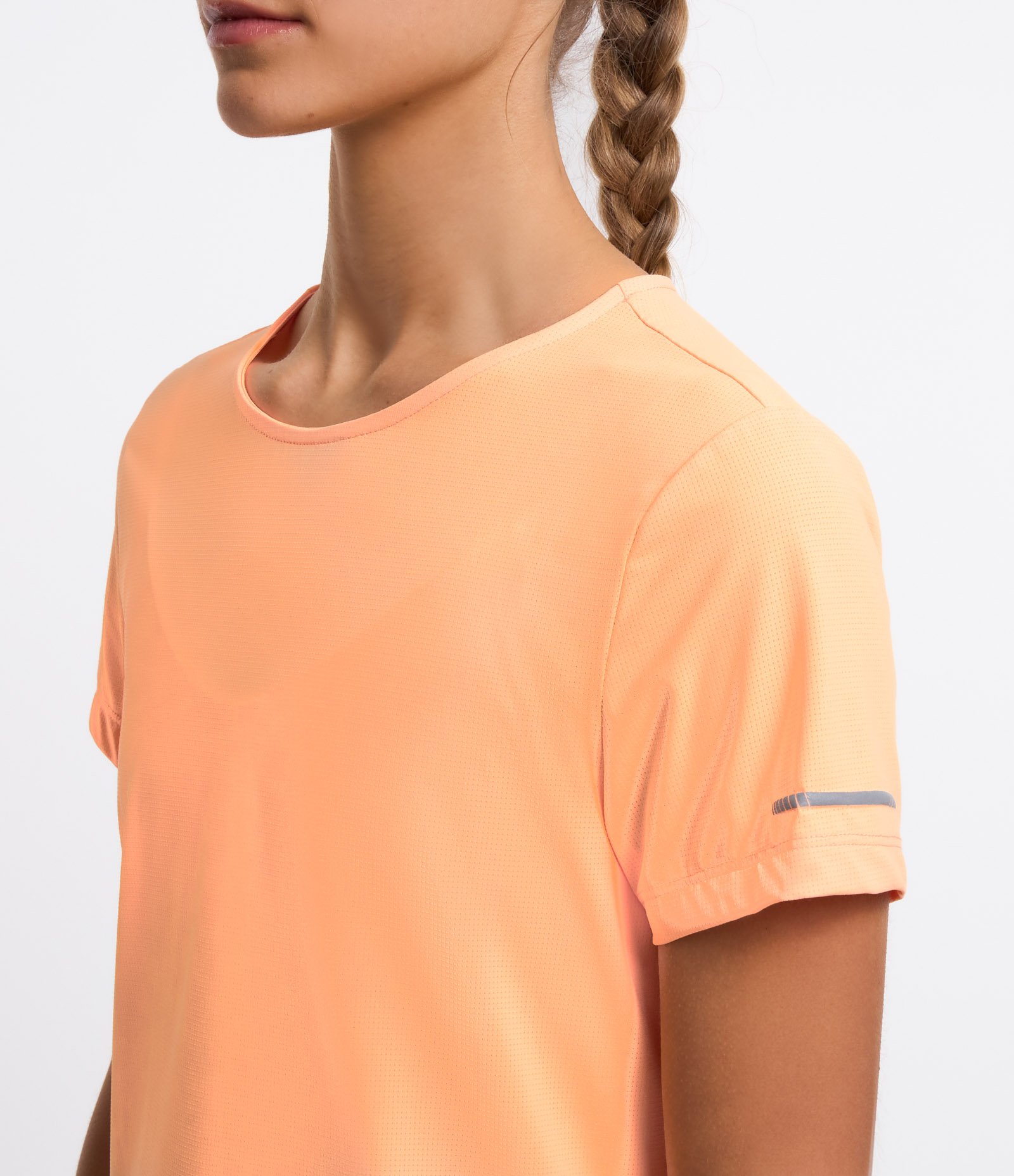 Camiseta Esportiva Regular Texturizada com Detalhe Refletivo 4