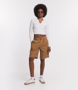 Bermuda Alfaiatada em Sarja com Pregas