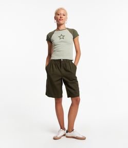 Bermuda Alfaiatada em Sarja com Pregas