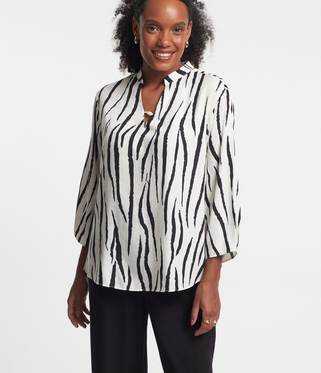 Blusa Manga 7/8 em Viscose com Estampa de Zebra Branco