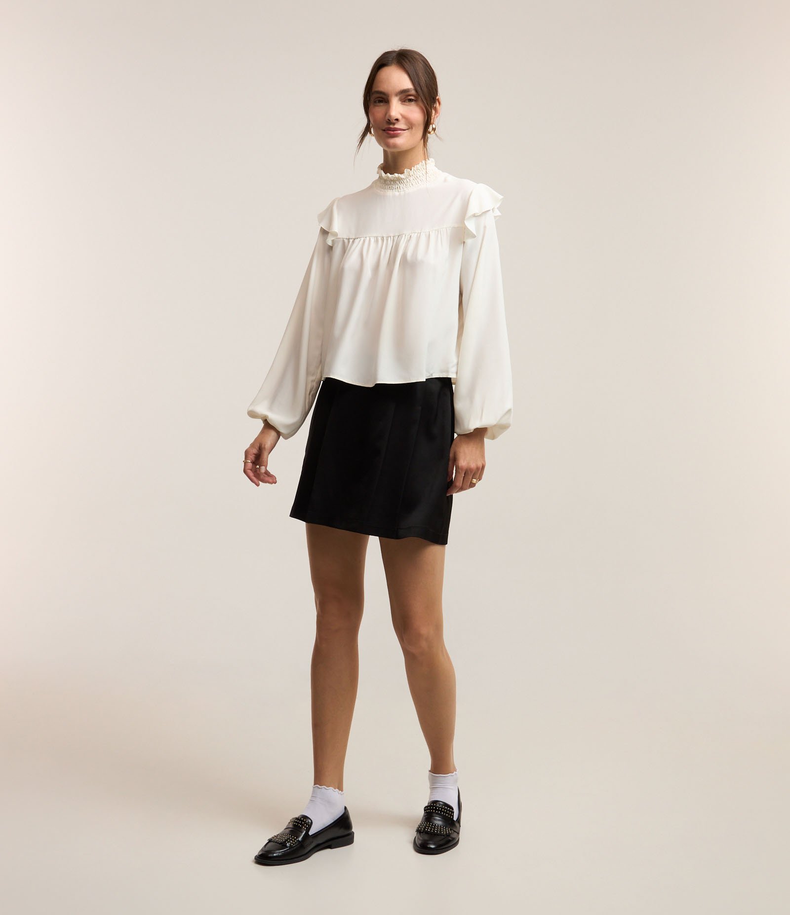 Blusa em Crepe com Lastex na Gola Alta e Babado na Cava Branco Neve 2