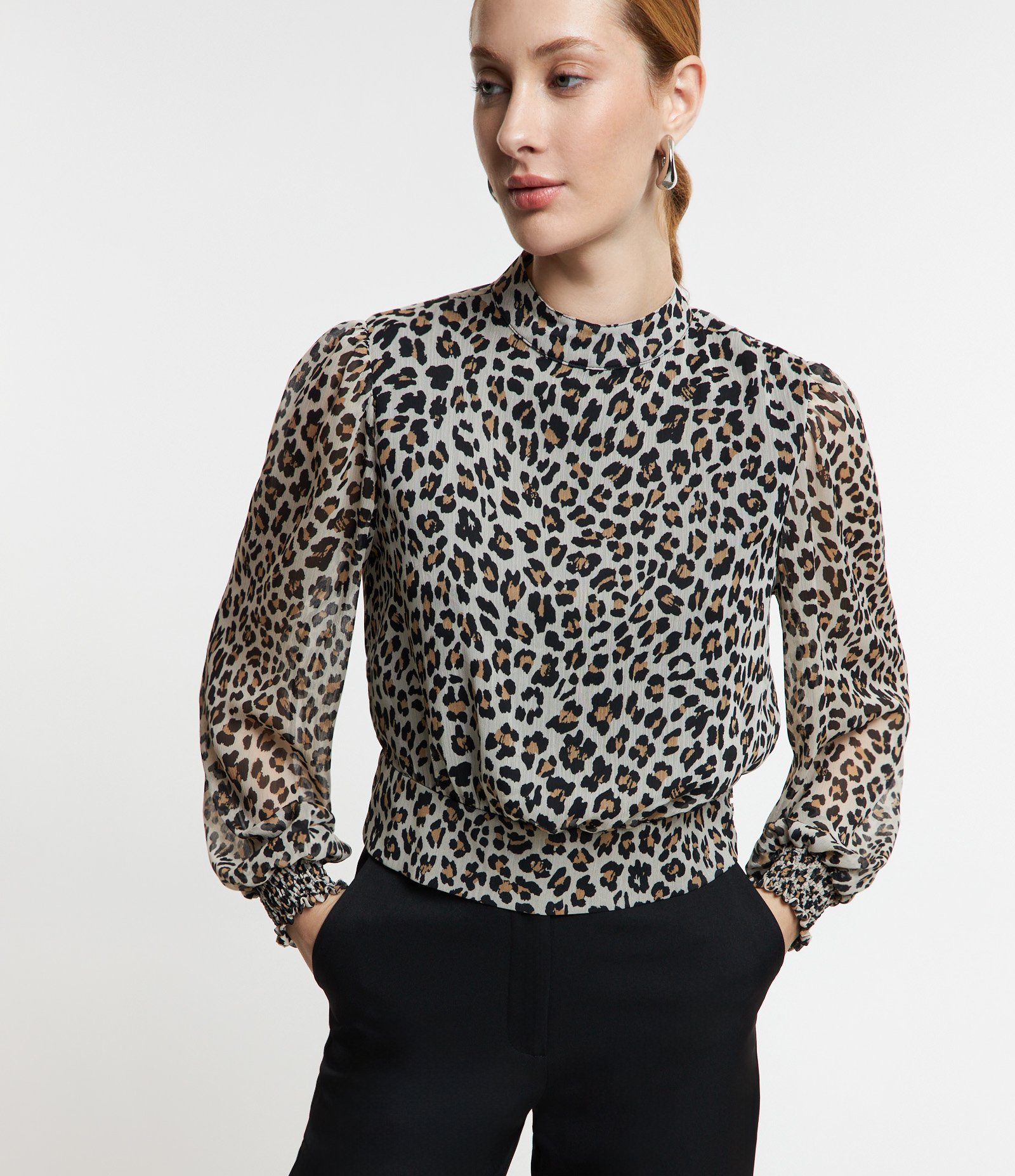 Blusa em Chiffon com Golinha e Ajuste em Lastex no Punho Off White/ Marrom/ Preto 1