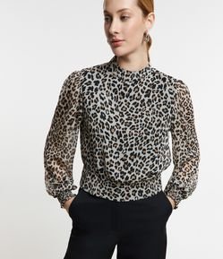 Blusa em Chiffon com Golinha e Ajuste em Lastex no Punho