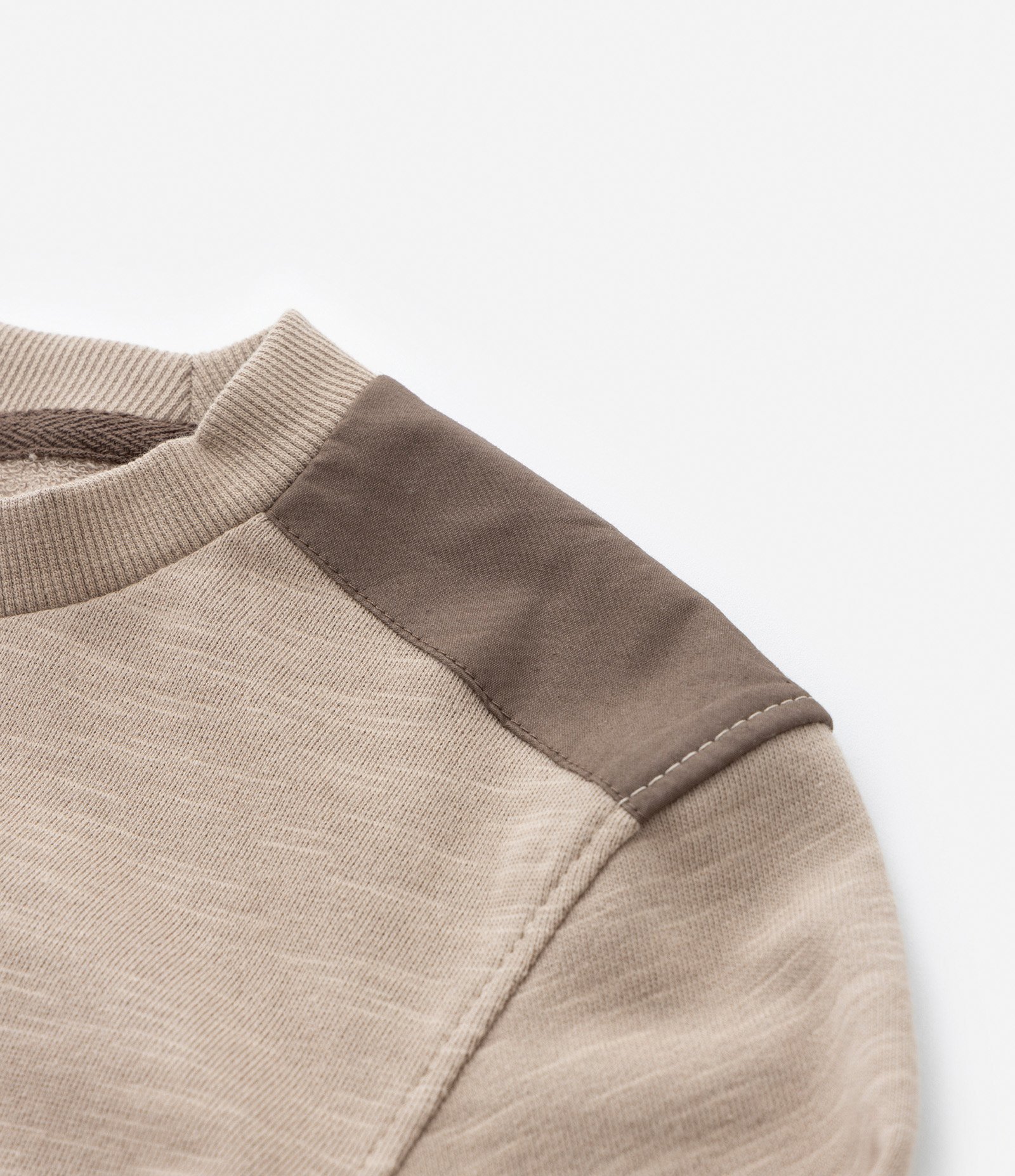 Blusão com Bolsinho e Recortes no Ombro - Tam 5 a 14 anos Bege 4