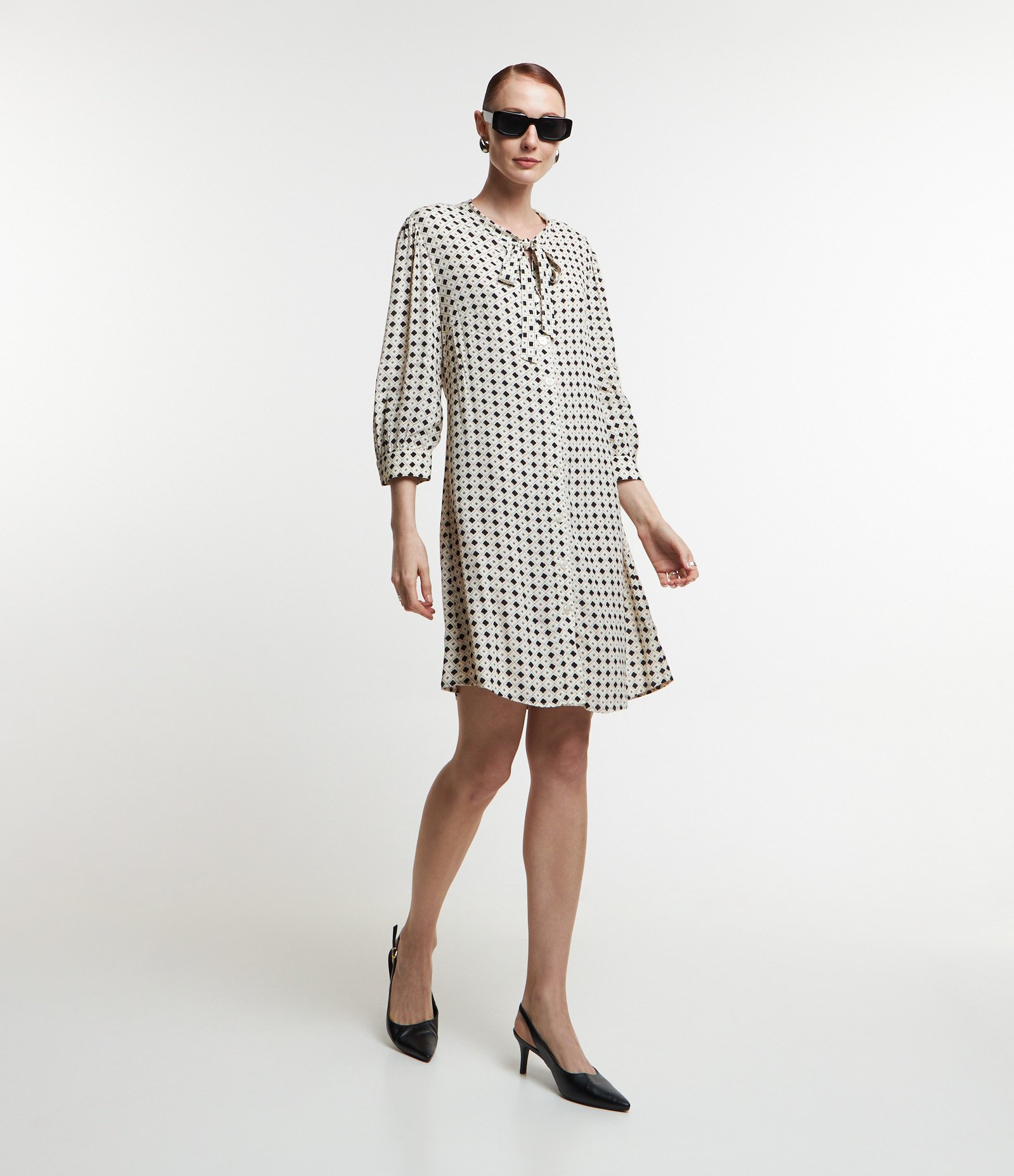 Vestido em Viscose com Abotoamento Frontal e Laço na Gola Off White 2