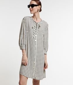 Vestido em Viscose com Abotoamento Frontal e Laço na Gola