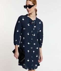 Vestido em Viscose com Abotoamento e Laço na Gola