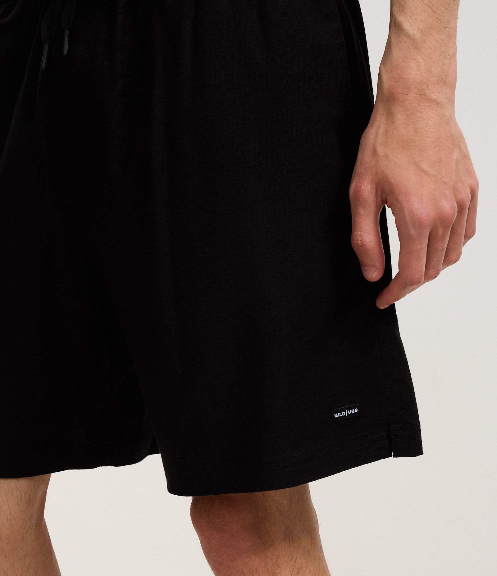 Bermuda em Tela com Cânhamo e Bolsos Preto 4