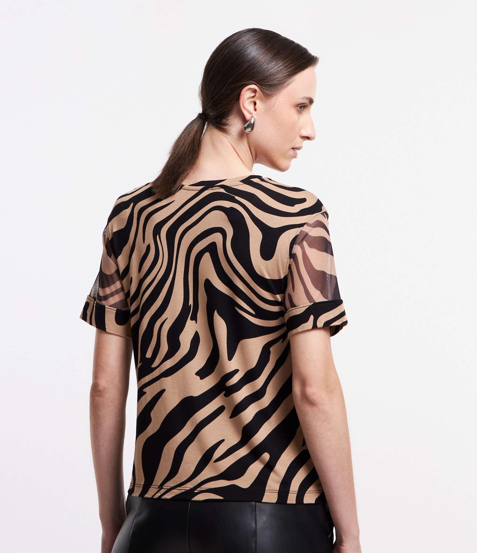 Blusa em Viscose com Tule na Manga e Estampa Animal Print Zebra Bege/ Preto 4