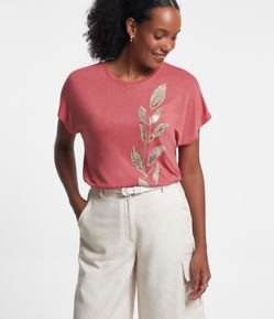 Blusa em Viscose com Folhas em Foil e Aplicação de Latejoulas