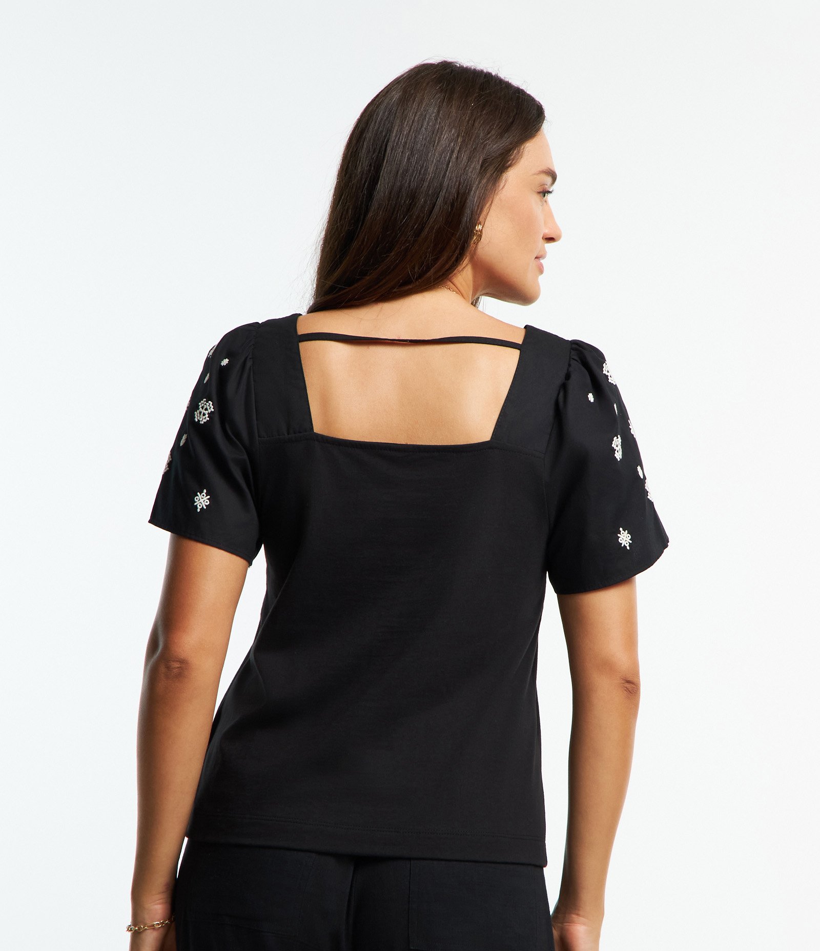 Blusa Manga Curta em Algodão com Bordados Preto 4