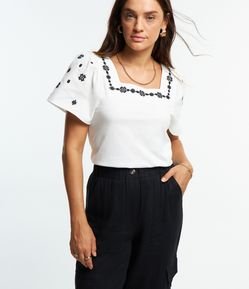 Blusa Manga Curta em Algodão com Bordados