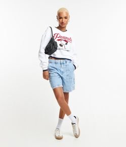 Bermuda Jeans com Bolso Carpinteiro Pespontado