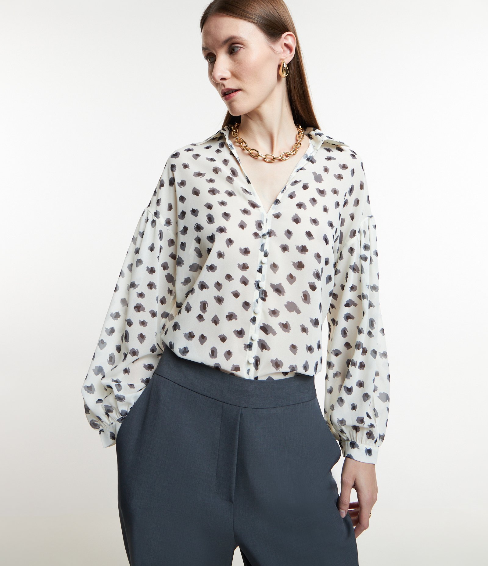 Camisa em Chiffon com Estampa Oncinha Pincelada Branco Neve 1