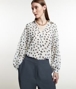 Camisa em Chiffon com Estampa Oncinha Pincelada