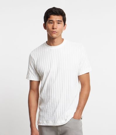 Camiseta Manga Curta em Algodão com Textura Listrada Menor preço em Camiseta Manga Curta em Algodão com Textura Listrada