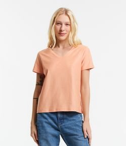 Blusa T-shirt em Algodão Flame com Gola V