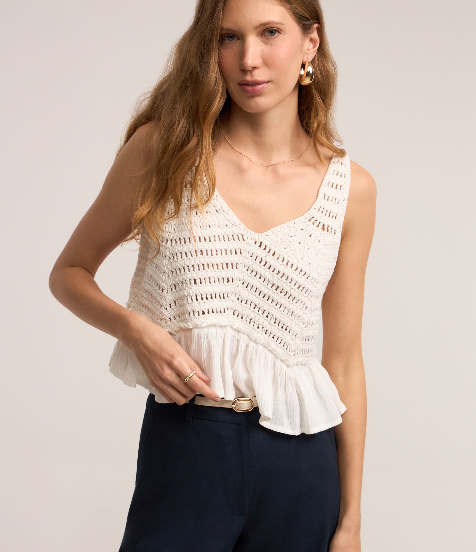 Blusa sem Manga em Crochê com Babado na Barra Branco 1