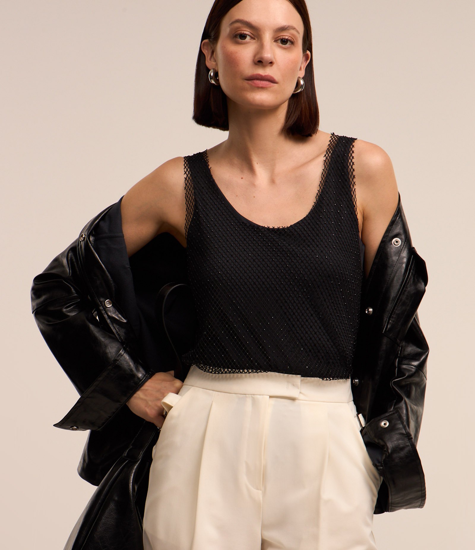 Blusa Regata em Tela com Alça Média e Transparência sem Forro Preto 1