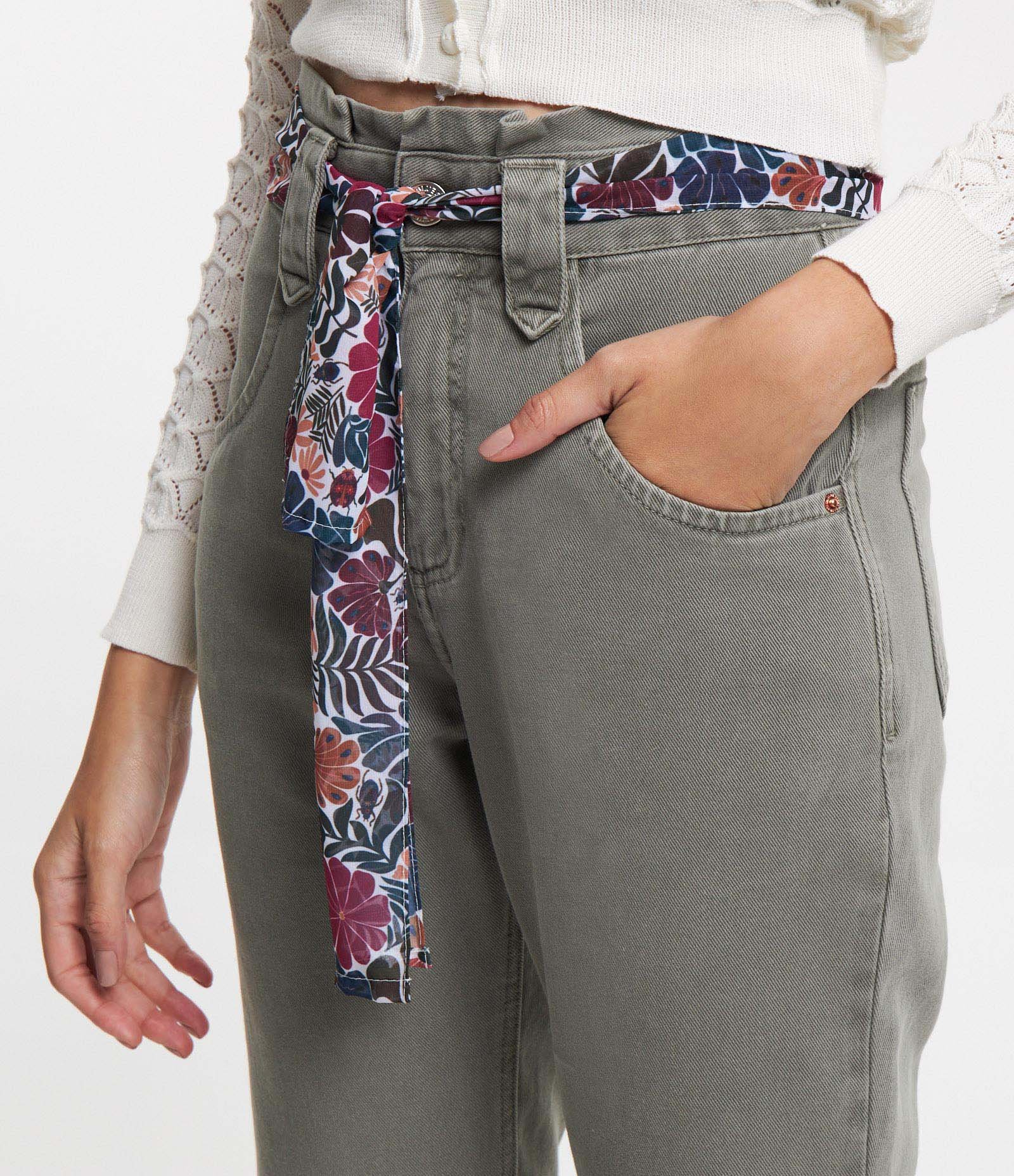Calça Mom em Sarja com Cinto Lenço 4