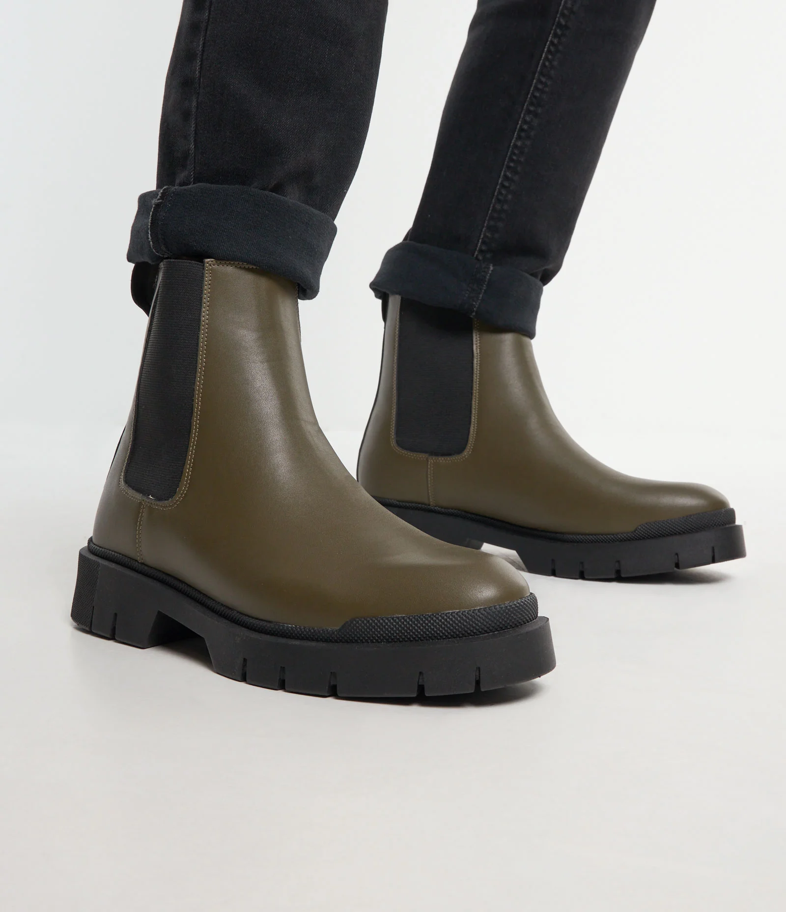 Bota Chelsea em PU com Sola Tratorada Verde Oliva 2