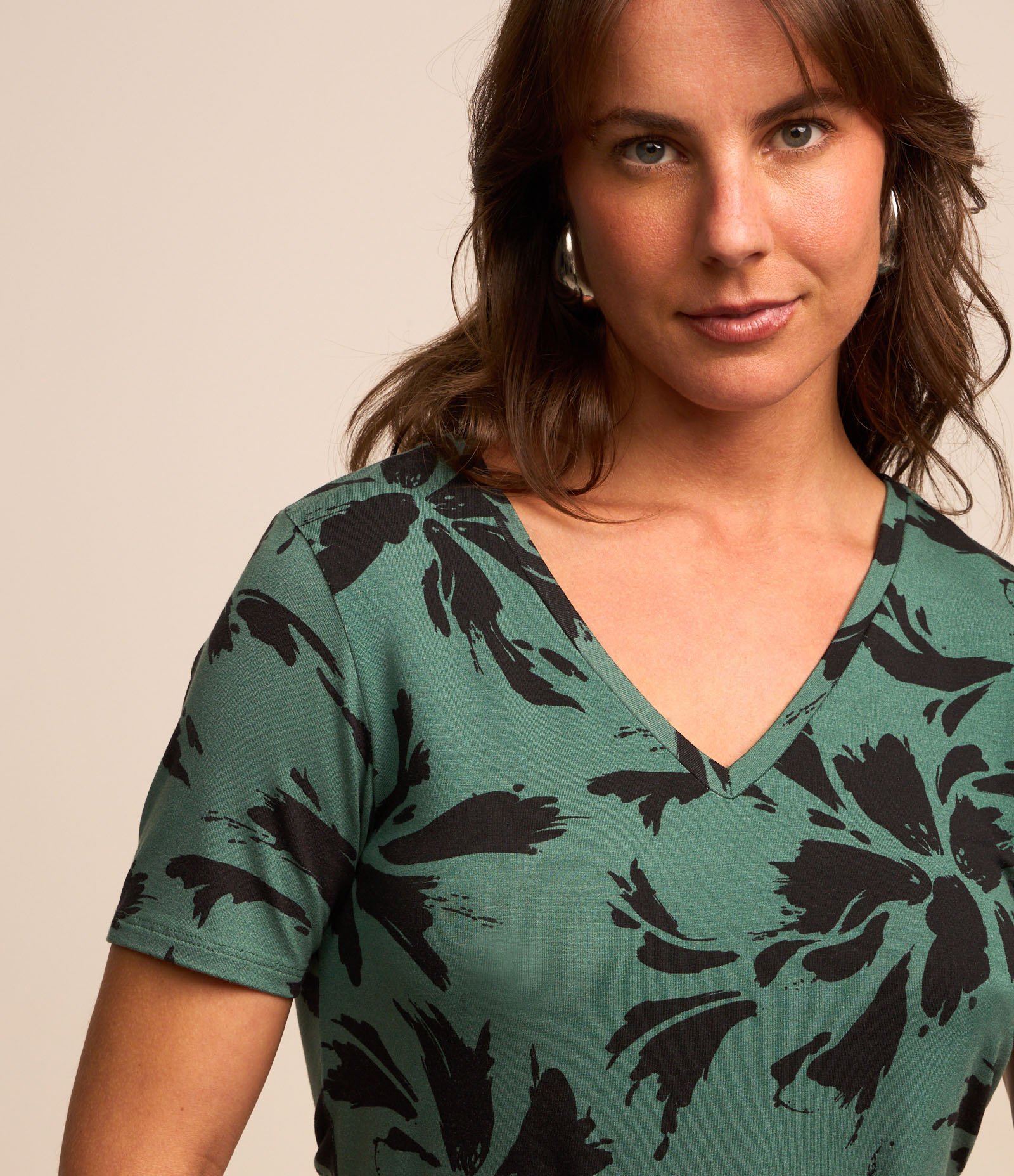 Blusa em Viscolycra com Estampa Floral Contrastante Verde 4