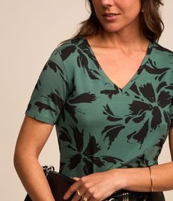 Blusa em Viscolycra com Estampa Floral Contrastante