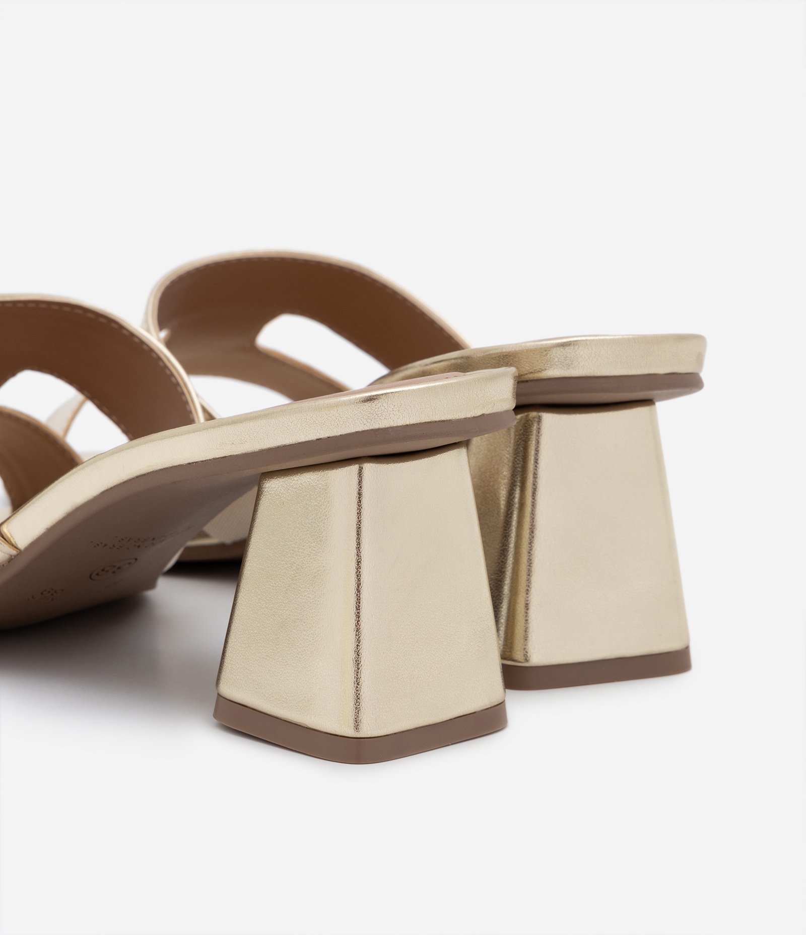 Sandália Mule com Tiras H e Salto Grosso Dourado 3