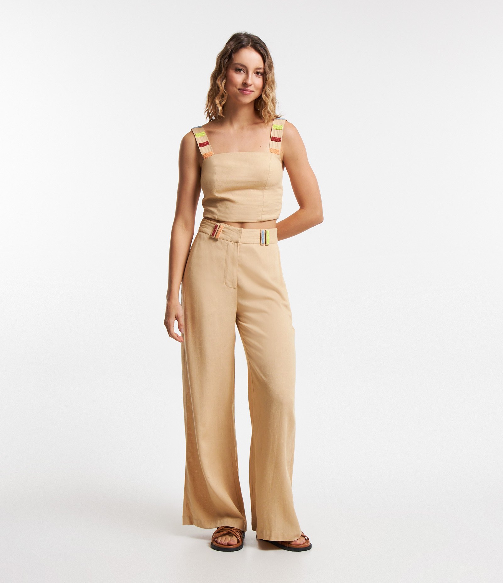 Blusa Cropped em Viscose e Linho com Miçangas Bordadas Bege 2