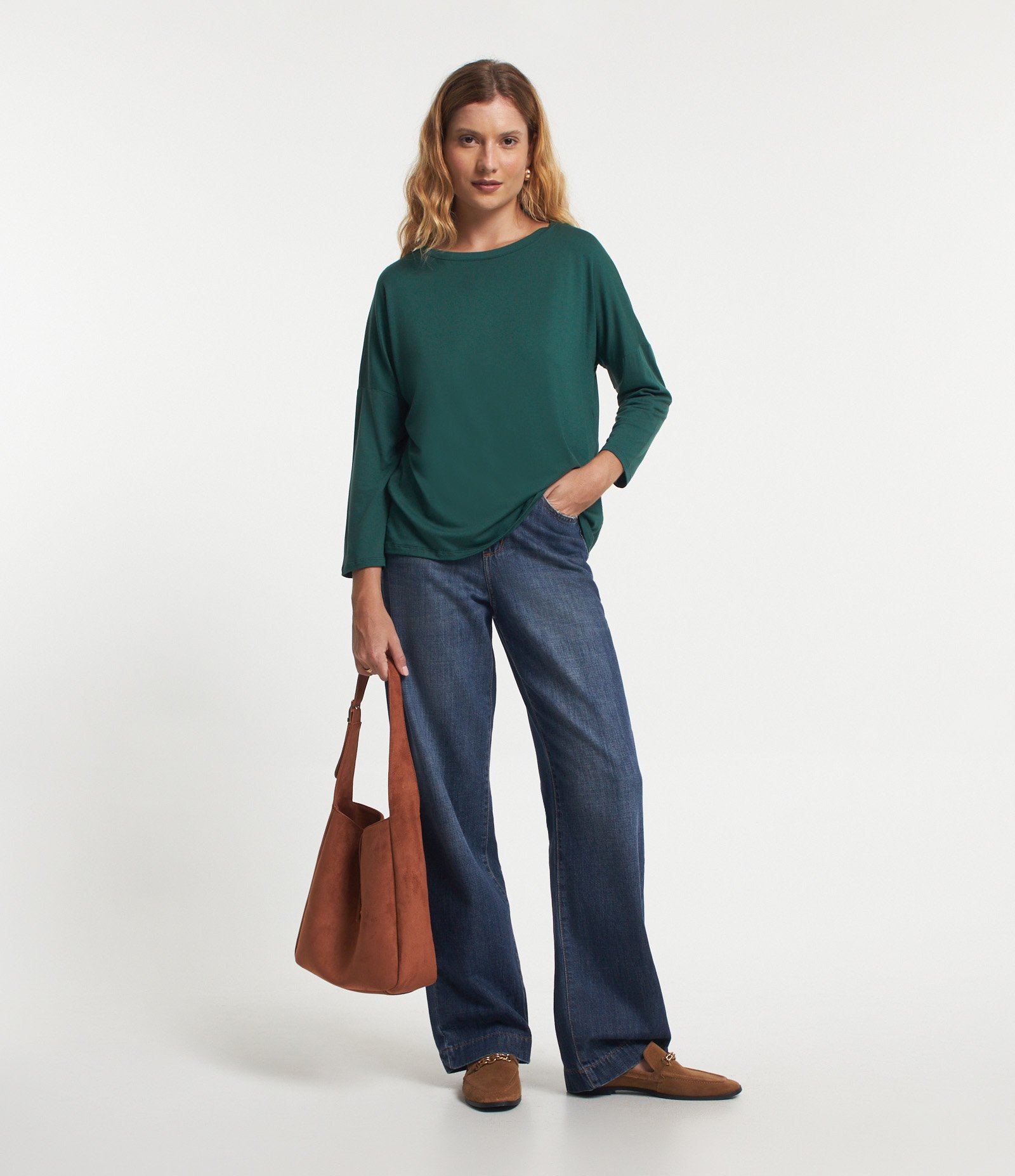 Blusa em Viscose com Cava Deslocada Verde 2